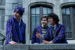 (S-D) Georgie Farmer come Ajax, Isaac Ordonez come Pugsley Addams, Moosa Mostafa come Eugene in Mercoledì 2x02