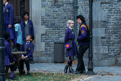 (S-D) Emma Myers come Enid Sinclair, Noah B. Taylor come Bruno in Mercoledì 2x02