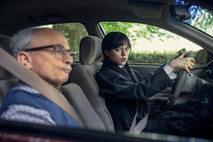 (S-D) Kerry Shale come Packard, Jenna Ortega come Mercoledì Addams in Mercoledì 2x02