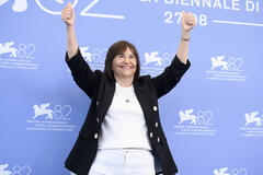 La produttrice Sue Cameron al photocall del film Kim Novak's Vertigo di Alexandre O. Philippe alla 82a Mostra del Cinema di Venezia, lunedì 1 settembre 2025