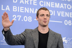L'attore Gabriel Basso al photocall del film A House of Dynamite di Kathryn Bigelow alla 82a Mostra del Cinema di Venezia, martedì 2 settembre 2025