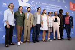 Delegazione film In the Hand of Dante di Julian Schnabel (tra cui Julian Schnabel, Oscar Isaac, Louis Cancelmi, Duke Nicholson, Benjamin Clementine, Olmo Schnabel) alla 82a Mostra del Cinema di Venezia, mercoledì 3 settembre 2025