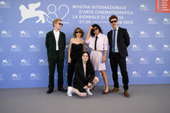 Delegazione di Pin de Fartie di Alejo Moguillansky (tra cui Cleo Moguillansky, Laura Citarella, Luciana Acuña, Alejo Moguillansky) al photocall del film alla 82a Mostra del Cinema di Venezia, giovedì 4 settembre 2025