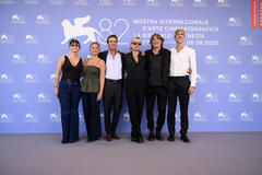 Delegazione film al photocall di Piero Pelù. Rumore Dentro di Francesco Fei (tra cui Francesco Fei e Piero Pelù) alla 82a Mostra del Cinema di Venezia, venerdì 5 settembre 2025