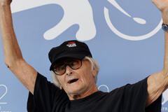 Il regista Antonio Capuano al photocall del film L'isola di Andrea alla 82a Mostra del Cinema di Venezia, venerdì 5 settembre 2025