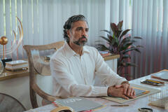 Jaime Camil in Acapulco 4x03