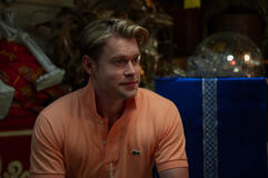 Chord Overstreet in Acapulco 4x07