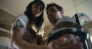 Alison Brie e Dave Franco in Together di Michael Shanks