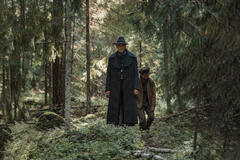 Gustaf Skarsgård e Emil Karlsen in To Cook A Bear (Koka björn) - Immagine dal set