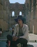 La Chitarra Nella Roccia - Lucio Corsi dal vivo all'Abbazia di San Galgano