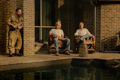 James Jordan come Dale, Sam Elliott come T.L. e Billy Bob Thornton come Tommy in Landman 2x10