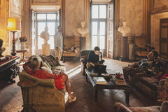 Hotel Costiera 1x01 - Immagine dal set