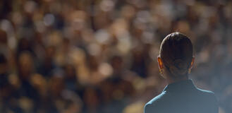 Lily James come Whitney Wolfe Herd in Swiped