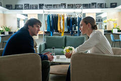 (S-D) Dan Stevens come Andrey e Lily James come Whitney Wolfe Herd in Swiped