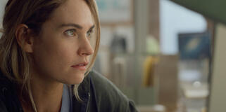 Lily James come Whitney Wolfe Herd in Swiped