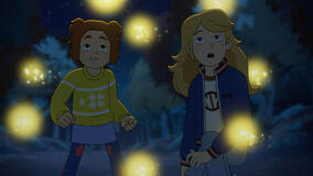 Daphne Grimm (voce di Leah Newman) e Sabrina Grimm (voce di Ariel Winter) in Le Sorelle Grimm 1x01