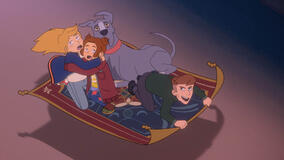 Sabrina Grimm (voce di Ariel Winter), Daphne Grimm (voce di Leah Newman), Elvis e Puck (voce di Billy Harris) in Le Sorelle Grimm 1x03