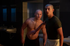 (S-D) Angus O'Brien come Hicks e Liam Oh come Ray McAffey in Boots 1x04