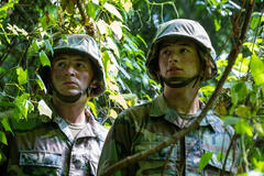 (S-D) Kieron Moore come Slovacek e Liam Oh come Ray McAffey in Boots 1x08