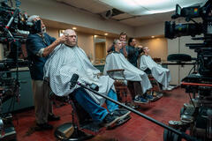 (S-D) Blake Burt come John Bowman, Liam Oh come Ray McAffey, e Miles Heizer come Cameron Cope sul set di Boots 1x01