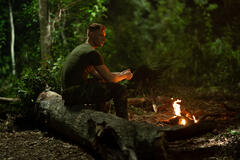 Max Parker come Sgt. Sullivan in Boots 1x03