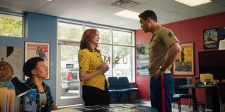 Vera Farmiga come Barb Cope in Boots 1x01