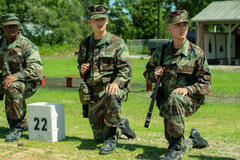 (S-D) Liam Oh come Ray McAffey e Miles Heizer come Cameron Cope in Boots 1x05