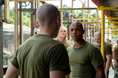 (S-D) Miles Heizer come Cameron Cope e Rico Paris come Santos in Boots 1x05