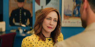 Vera Farmiga come Barb Cope in Boots 1x01