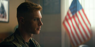 Max Parker come Sgt. Sullivan in Boots 1x05