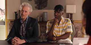 (S-D) Bruno Gouery come Luc, Samuel Arnold come Julien in Emily in Paris - Stagione 5