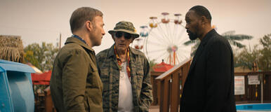 (da sx) Hutch Mansell (Bob Odenkirk), David Mansell (Christopher Lloyd) e Harry Mansell (RZA) in Io sono nessuno 2, diretto da Timo Tjahjanto