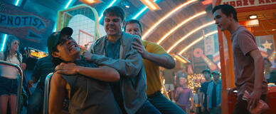 (da sx) Max (Lucius Hoyos) e Brady Mansell (Gage Munroe) in Io sono nessuno 2, diretto da Timo Tjahjanto