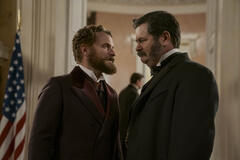 (S-D) Shea Whigham come Roscoe Conkling, Nick Offerman come Chester A. Arthur in Death By Lightning 1x04