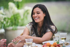 Charlotte Hinman (Shelley Conn) in Little Disasters 1x02