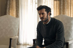 Adam Brody come Noah in Nobody Wants This 2x01