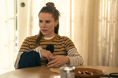 Kristen Bell come Joanne in Nobody Wants This 2x01