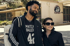 (S-D) Miles Fowler come Lenny, Tovah Feldshuh come Bina in Nobody Wants This 2x02