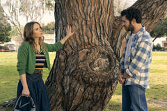(S-D) Kristen Bell come Joanne, Adam Brody come Noah in Nobody Wants This 2x02