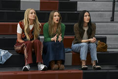 (S-D) Justine Lupe come Morgan, Kristen Bell come Joanne, Jackie Tohn come Esther in Nobody Wants This 2x02