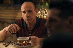 Paul Ben-Victor come Ilan in Nobody Wants This 2x03