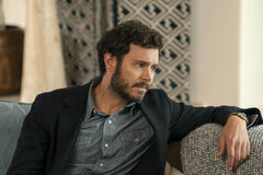 Adam Brody come Noah in Nobody Wants This 2x03