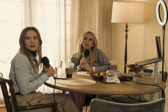 (S-D) Kristen Bell come Joanne, Justine Lupe come Morgan in Nobody Wants This 2x03