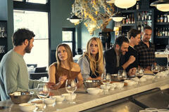 (S-D) Adam Brody come Noah, Kristen Bell come Joanne, Justine Lupe come Morgan, Arian Moayed come Andy in Nobody Wants This 2x04