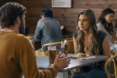 (S-D) Adam Brody come Noah, Emily Arlook come Rebecca in Nobody Wants This 2x04