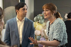 (S-D) Joe Gillette come Gabe, Leighton Meester come Abby in Nobody Wants This 2x05