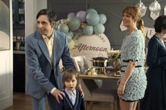 (S-D) Joe Gillette come Gabe, Leighton Meester come Abby in Nobody Wants This 2x05