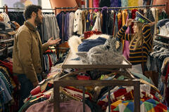 (S-D) Adam Brody come Noah, Kristen Bell come Joanne in Nobody Wants This 2x06