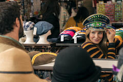 Kristen Bell come Joanne in Nobody Wants This 2x06