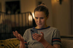 Kristen Bell come Joanne in Nobody Wants This 2x06
